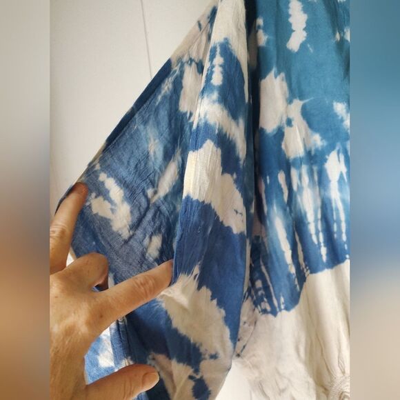 Rouge Collection Blue and White Batik Blouse. Size L - Picture 4 of 5